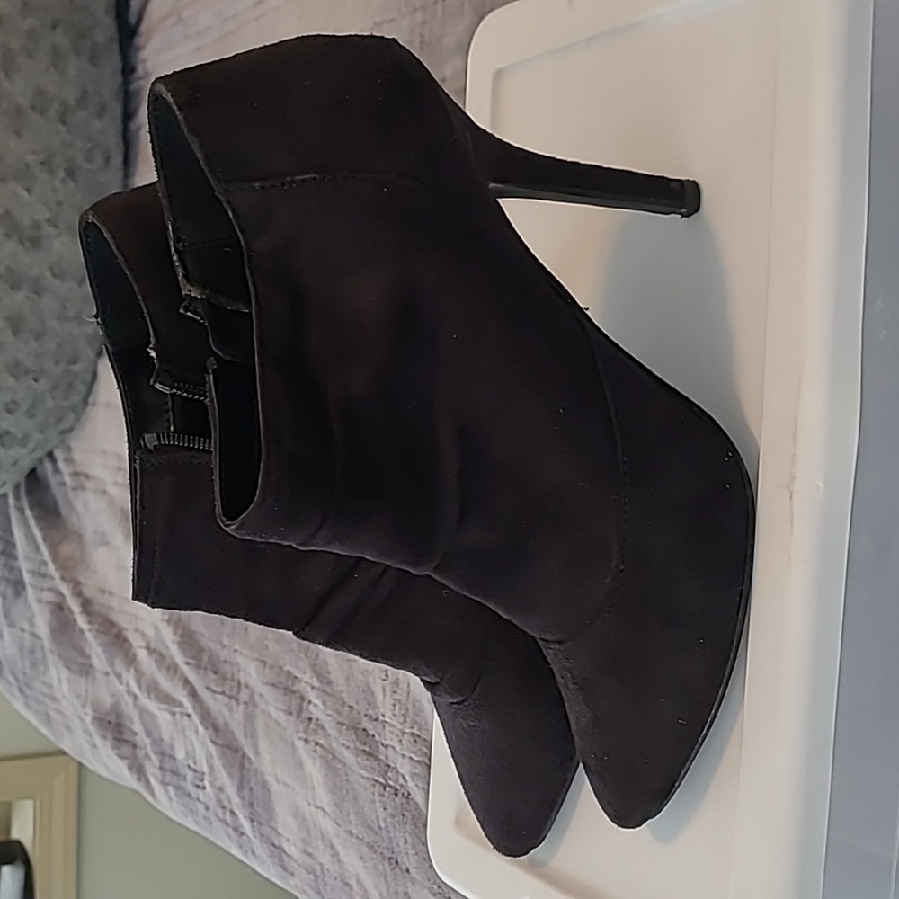 City classified black bootie 7.5